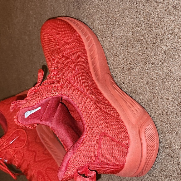 Feethit Red Sneakers - Picture 3 of 10